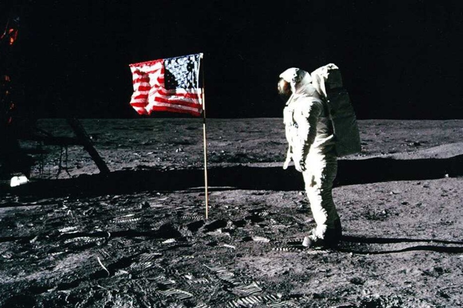Wehende US-Flagge trotz fehlender Mond-Atmosphäre - war die Mondlandung von "Apollo 11" nur ein Fake?