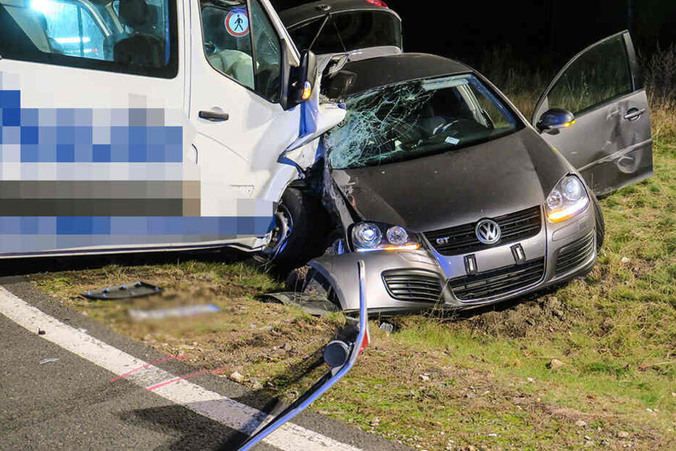 Die Beifahrerin des VW starb noch am Unfallort.