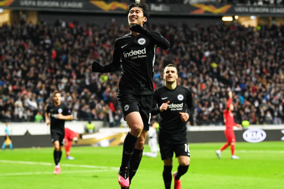 Daichi Kamada (l.) erzielte einen Dreierpack für Eintracht Frankfurt und hat nun schon sechs Tore in sieben Europa-League-Partien geschossen und zwei Assists gegeben.