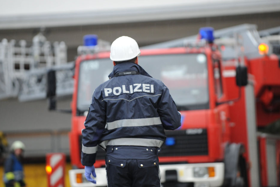 Die Polizei soll Feuerwehr-Einsätze laut der Forderung begleiten. (Archivbild)