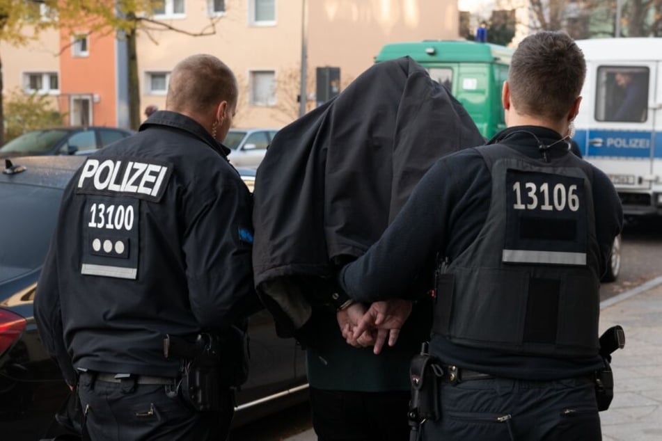 Mehrere Männer wurden festgenommen. (Symbolbild)