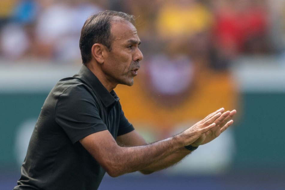 Trainer Jos Luhukay legte seine Hände nach der Partie schützend über Unglücksrabe Robin Himmelmann.