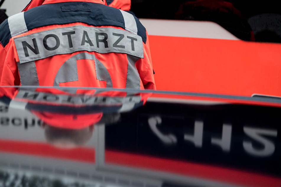 Der falsche Notarzt muss sich nun wegen Urkundenfälschung, Amtsmissbrauch und Verstößen gegen das Arzneimittelgesetz verantworten.