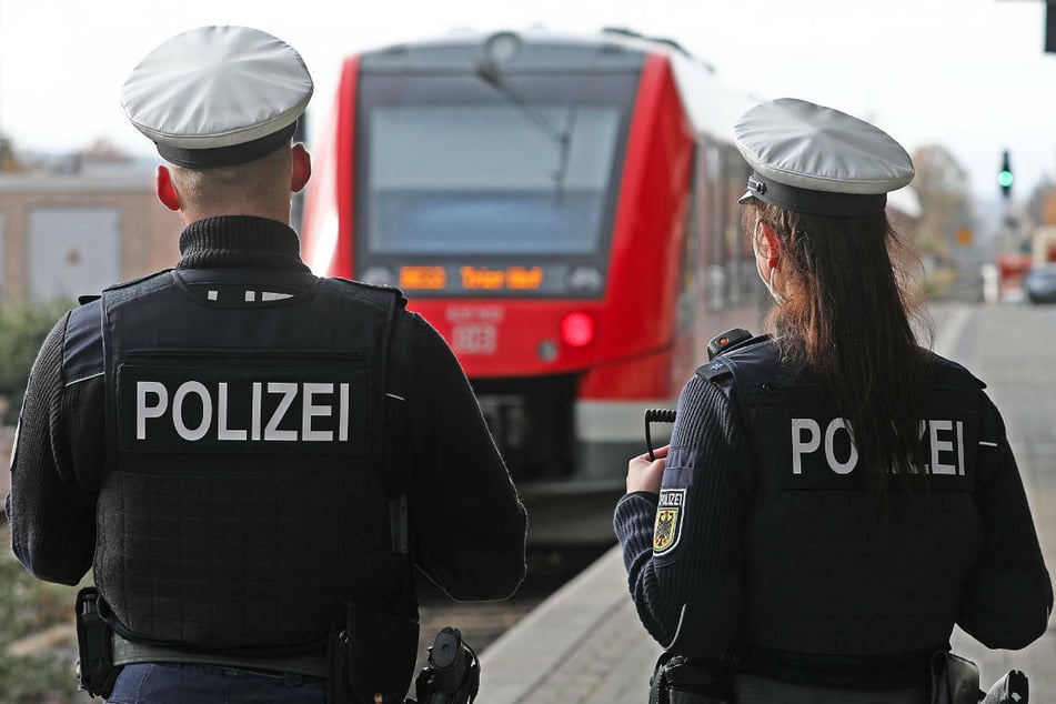 Reisender prügelt sich mit Bahnmitarbeiter: Bundespolizei schreitet ein