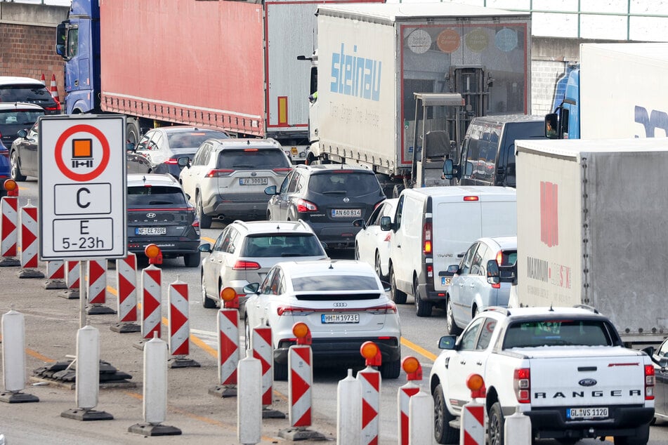 Die A7 ist am kommenden Wochenende für 55 Stunden dicht. (Archivfoto)