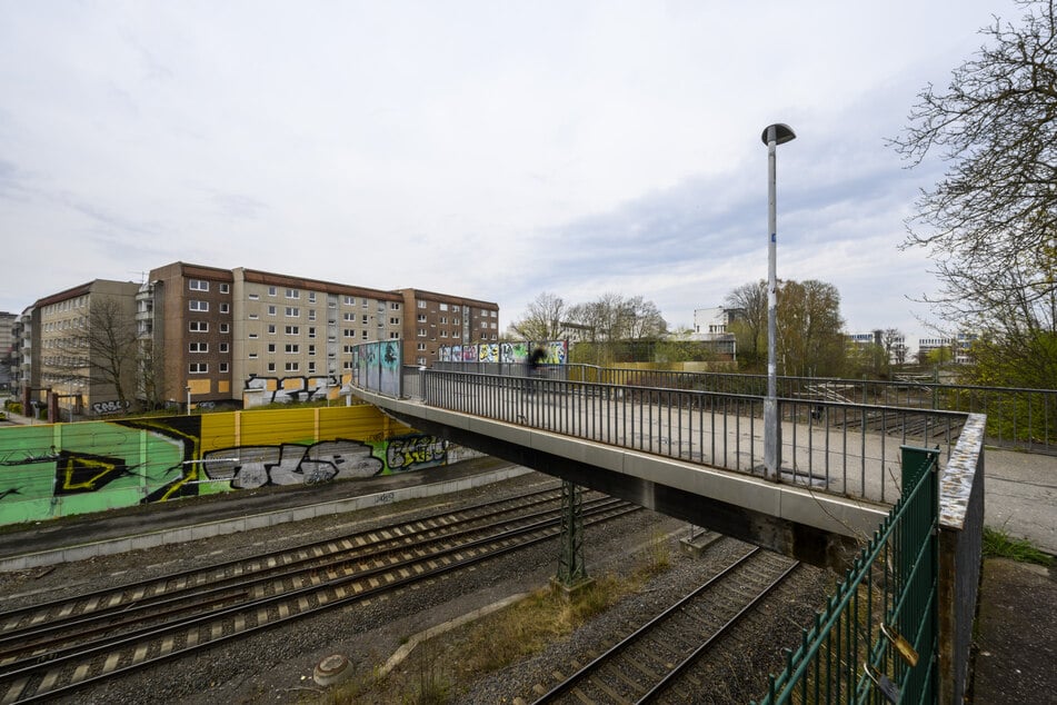 Fußgängerbrücke über den Chemnitzer Bahnbogen: Das marode Bauwerk an der Hainstraße wird noch in diesem Jahr abgerissen.