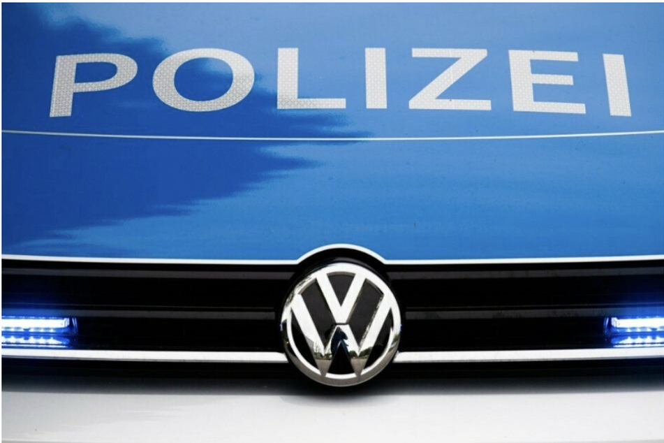 Mithilfe zweier Fotos will die Polizei den Unbekannten identifizieren. (Symbolbild)