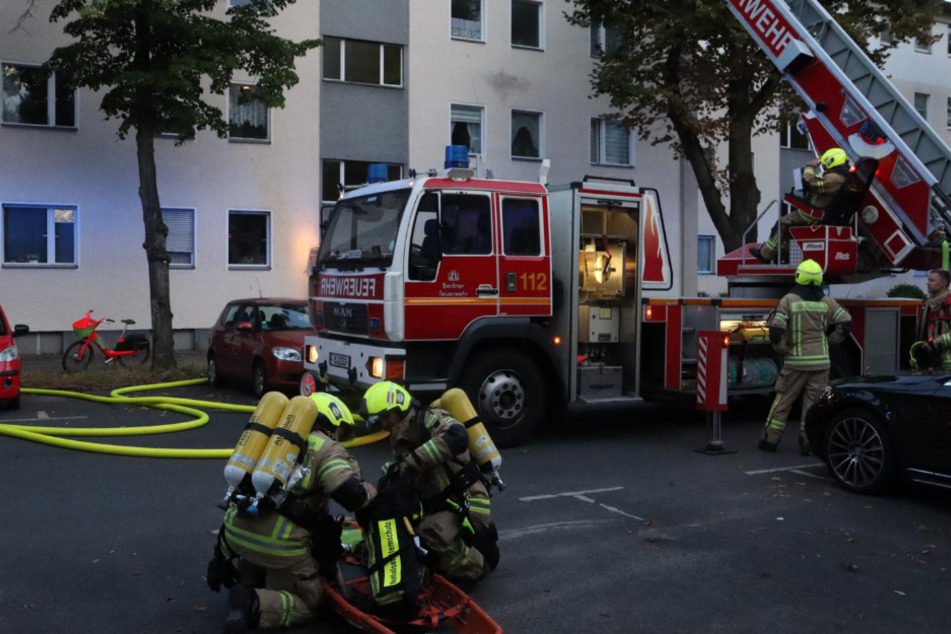Berlin: Brand in Berlin: Zwei Mieter wohnungslos - wurde das Feuer fahrlässig gelegt?