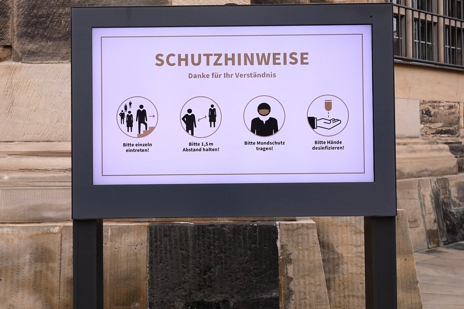 Seit Dienstag gilt Maskenpflicht auch in der Altstadt wie hier vor der Frauenkirche.