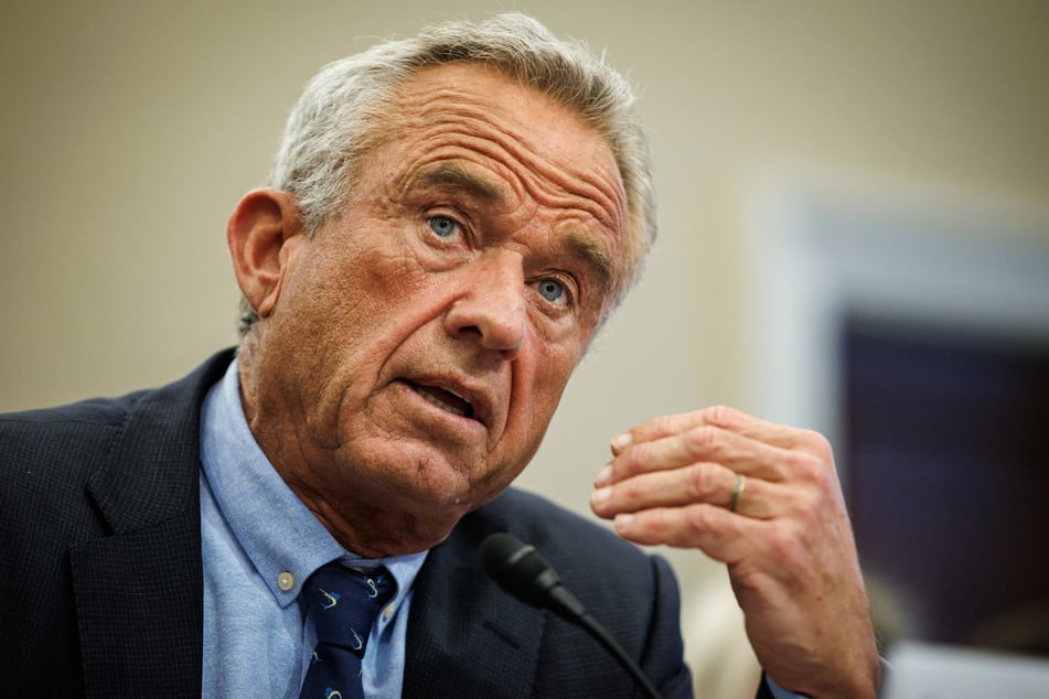 The US will no longer recommend Covid-19 vaccines for children and healthy pregnant women, Health Secretary Robert F. Kennedy Jr. announced Tuesday.
