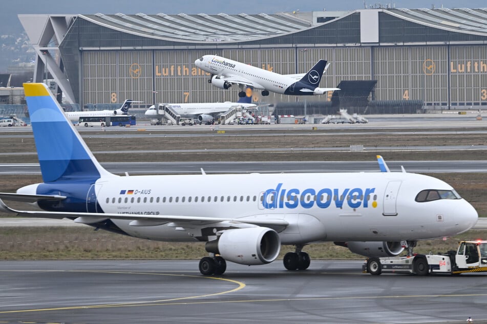 Hintergrund des Streiks ist ein Konflikt mit Verdi, die bei Discover erste Tarifverträge für Piloten und Flugbegleiter abgeschlossen hat.