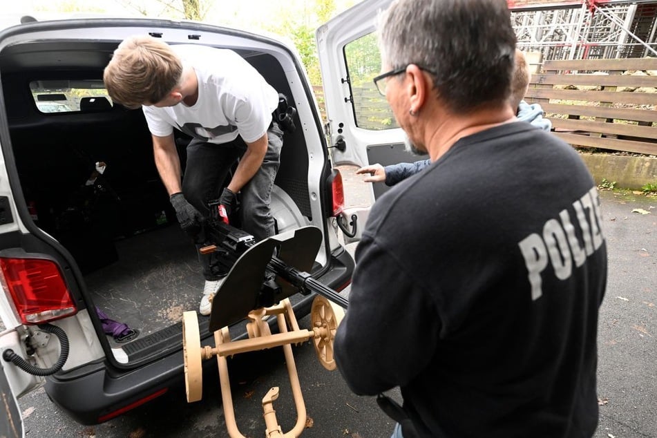 Vor knapp einem halben Jahr entdeckten Ermittler in einem Gebäudekomplex in Remscheid ein riesiges Waffenarsenal.
