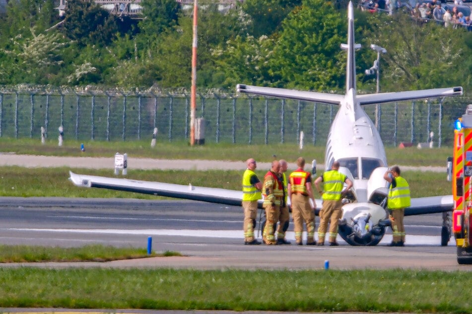 Kleinflugzeug legt Bruchlandung hin: Flugverkehr am Hamburger Airport läuft nach Unterbrechung wieder