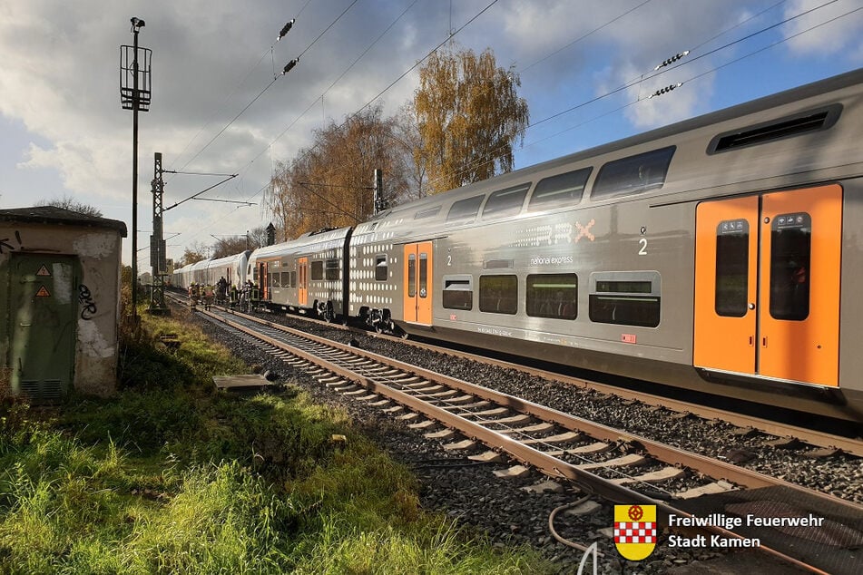 Unfall zwischen Zug und Auto in Kamen führt zu Verspätungen im Bahnverkehr
