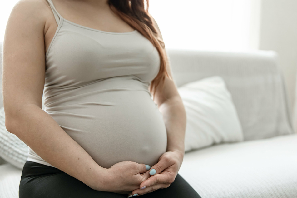 Die Schwangerschaft habe die Angeklagte aus Angst vor dem Vater verheimlicht, der ein "ein cholerischer Typ" sei. (Symbolbild)