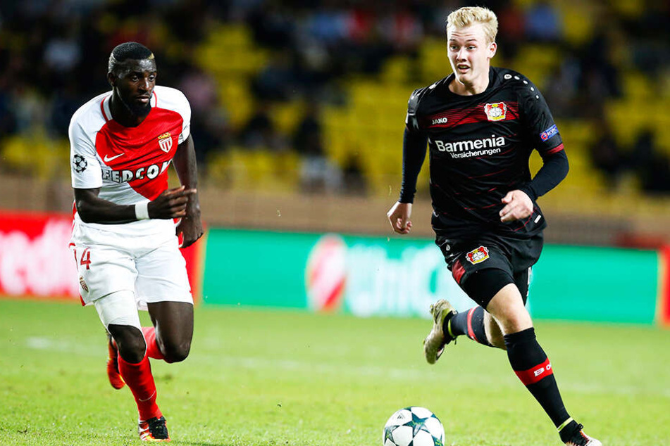 Julian Brandt (r.) hat bereits 35 Europapokal-Partien absolviert und mit seinen erst 23 Jahren schon viel Erfahrung gesammelt.