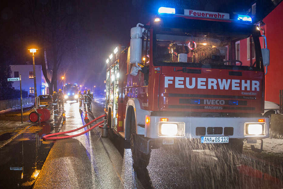 Die Karlsbader Straße musste für den Löscheinsatz mehr als eine Stunde voll gesperrt werden.