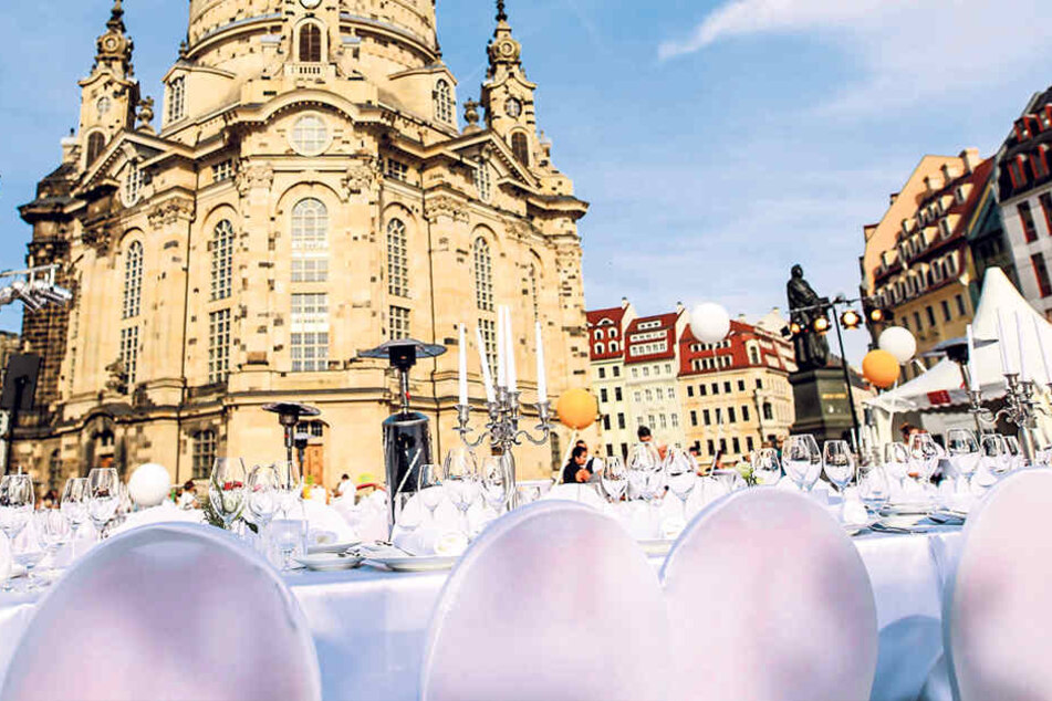Am 2. September wird auf dem Neumarkt mit Blick auf die Frauenkirche ganz in
Weiß getafelt.
