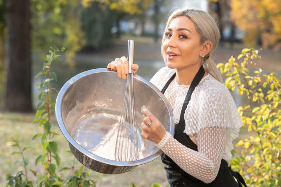 Backe, backe, Glückskuchen: Im armenischen Gebäck "Gata" versteckt Opernstar Nina Minasyan eine Münze.