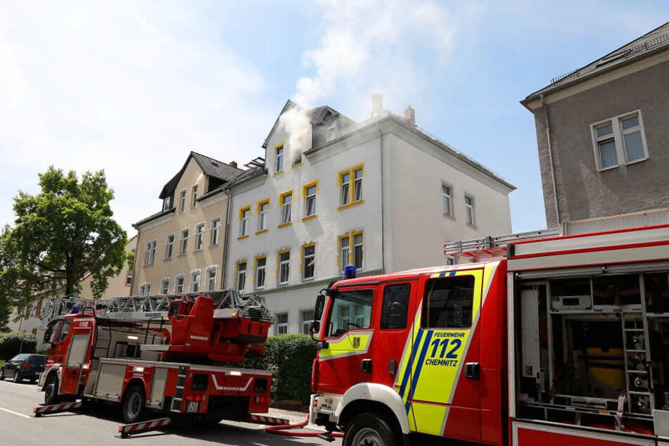 Das Feuer war in der Dachwohnung ausgebrochen.