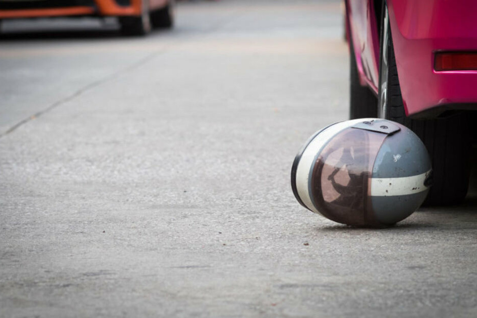 Dein 29-jähiger Rollerfahrer wurde bei dem Unfall schwer verletzt. (Symbolbild)