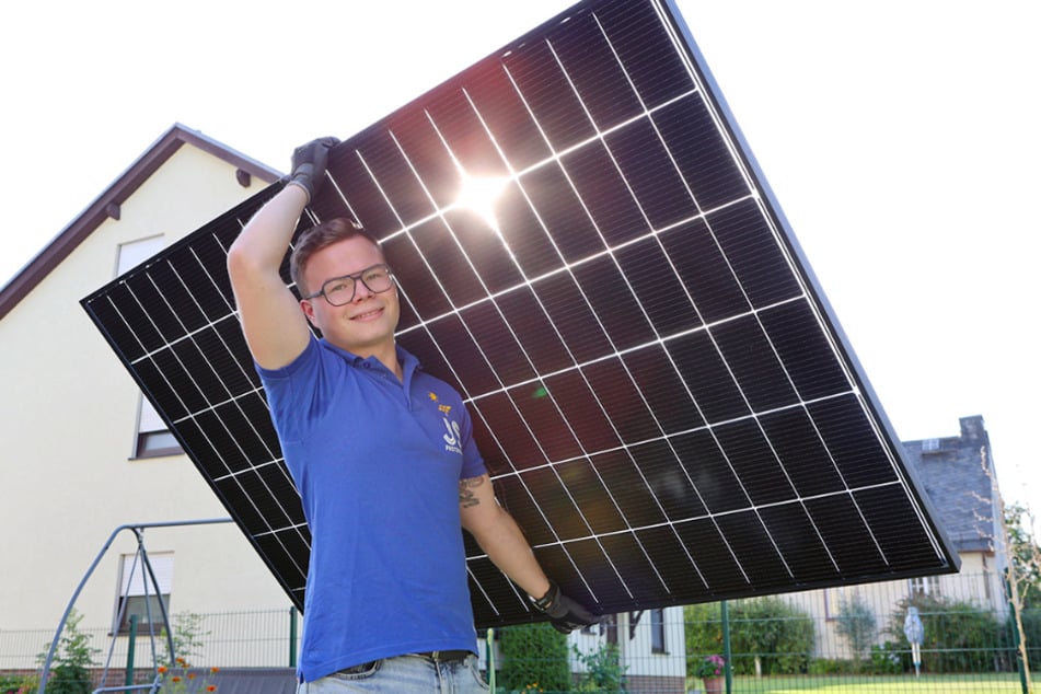 Julian Scheerenberger (23) und sein Team kümmern sich um Eure Wünsche im Bereich Solarenergie.
