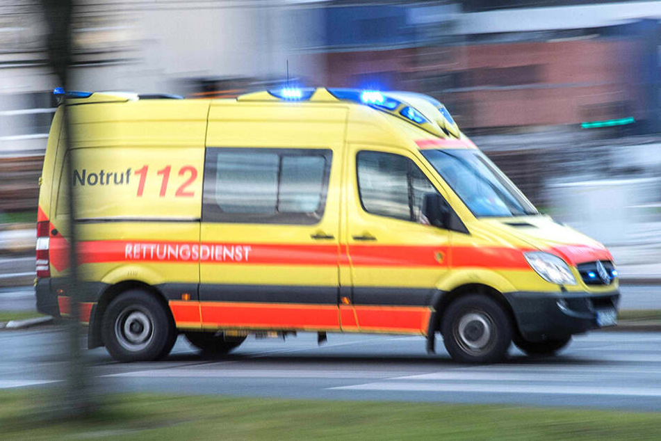 Trotz sofortiger Rettungsmaßnahmen verstarb die Gestürzte.