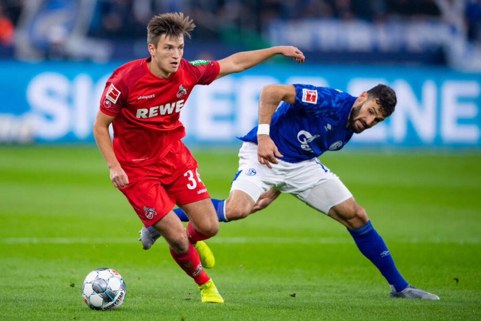 Noah Katterbach gibt mit seinen 18 Jahren einen erstaunlich abgeklärten Linksverteidiger.