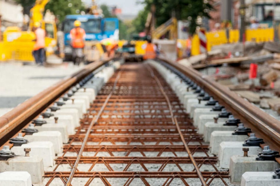Neben Asphaltarbeiten wird es auch Reparaturen an den Gleisen am Augustusplatz geben.