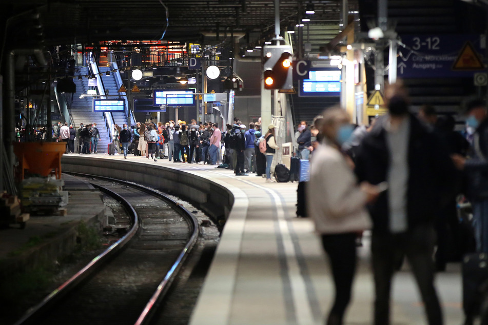 Am Hamburger Hauptbahnhof kam es zu einem Streit - gegen den Angreifer lag ein Haftbefehl vor. (Archivbild)