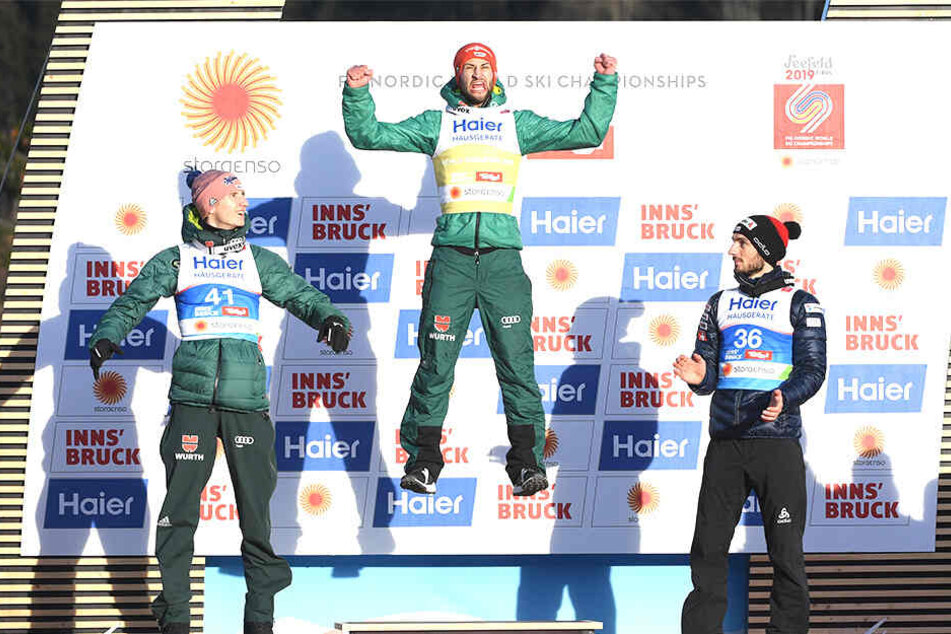 Karl Geiger (l.) und Markus Eisenbichler (M.) feiern nach dem WM-Doppelsieg.
