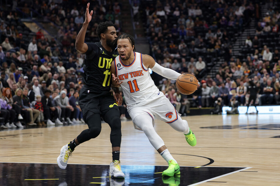 New York Knicks guard Jalen Brunson tries to get past Utah Jazz guard Mike Conley and to the basket during the first quarter at Vivint Arena.