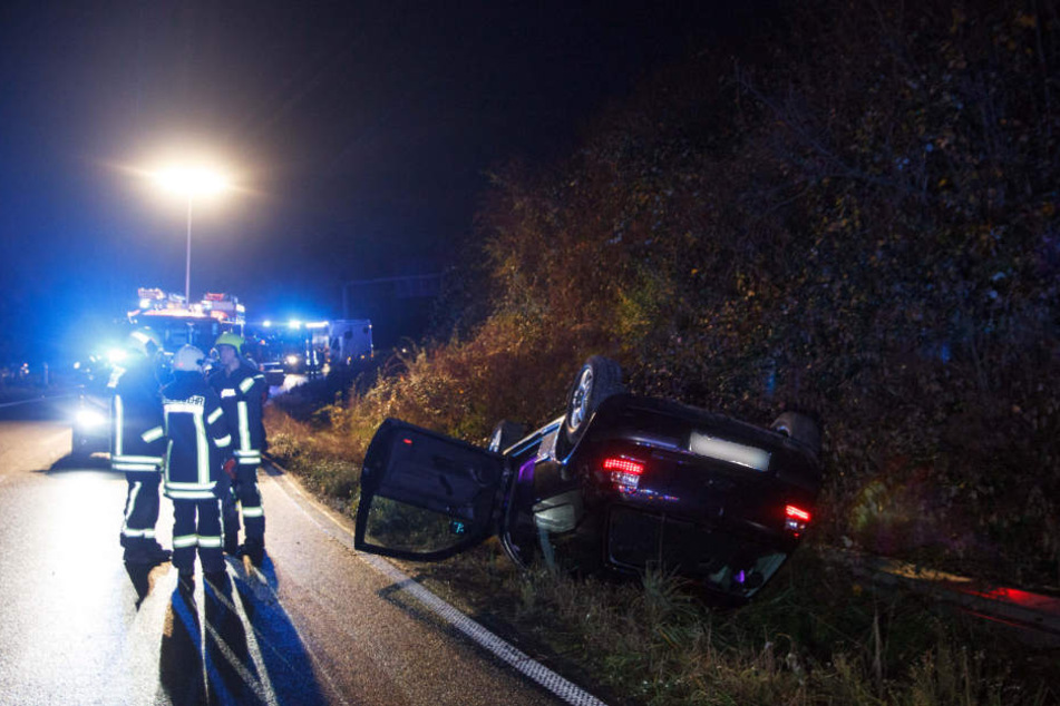Die Familie konnte sich noch rechtzeitig aus dem Wagen befreien.