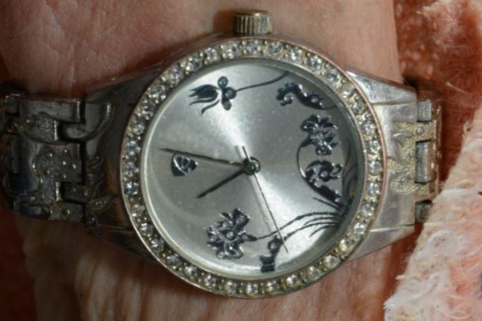 Diese Uhr trug die Tote am Handgelenk.