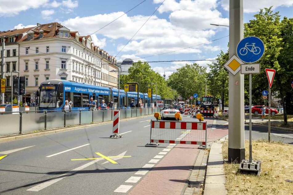 Am Albertplatz wurde dem Mann das Handy geklaut.