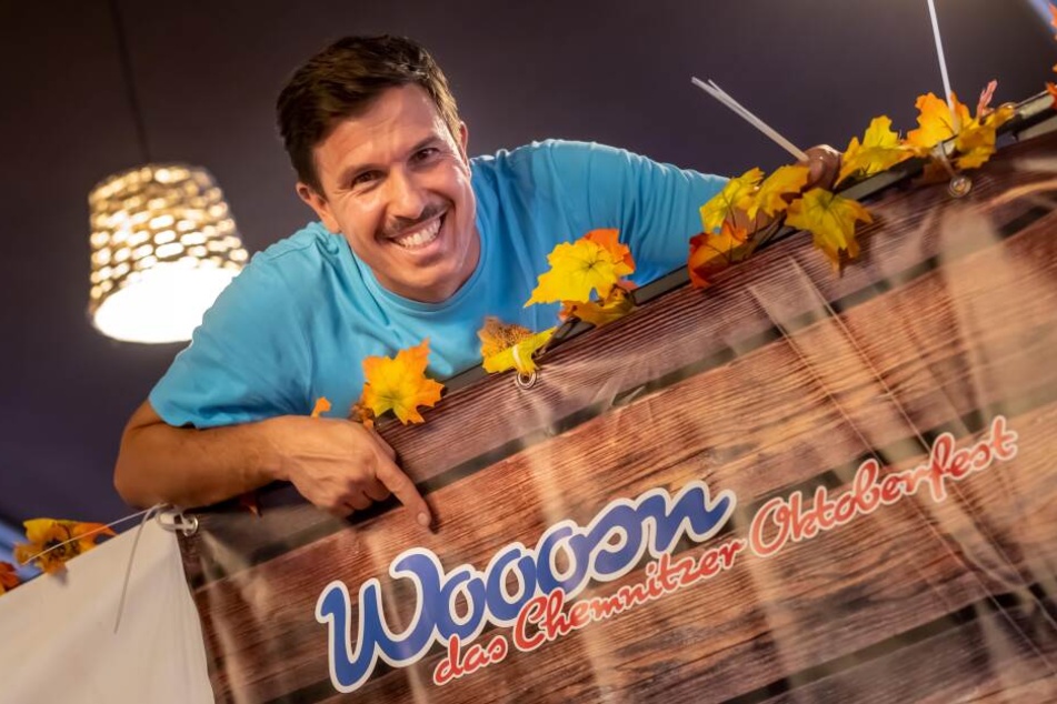 Veranstalter Henrik Bonesky (41) eröffnet heute die "Wooosn" mit dem traditionellen Fassbieranstich.