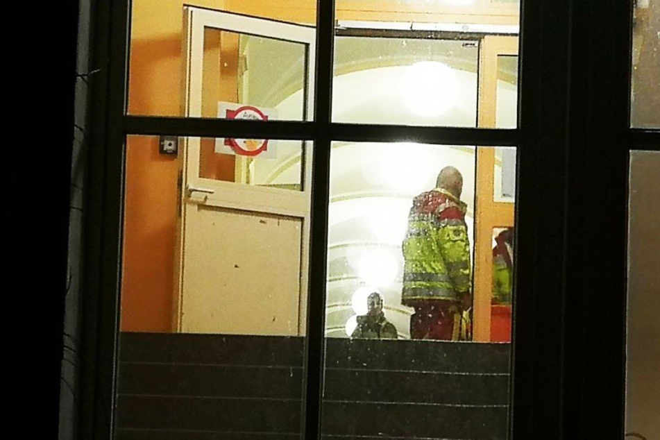 Die Einsatzkräfte hatten in der 33. Grundschule eine Notunterkunft für die von der Evakuierung betroffenen Anwohner eingerichtet.
