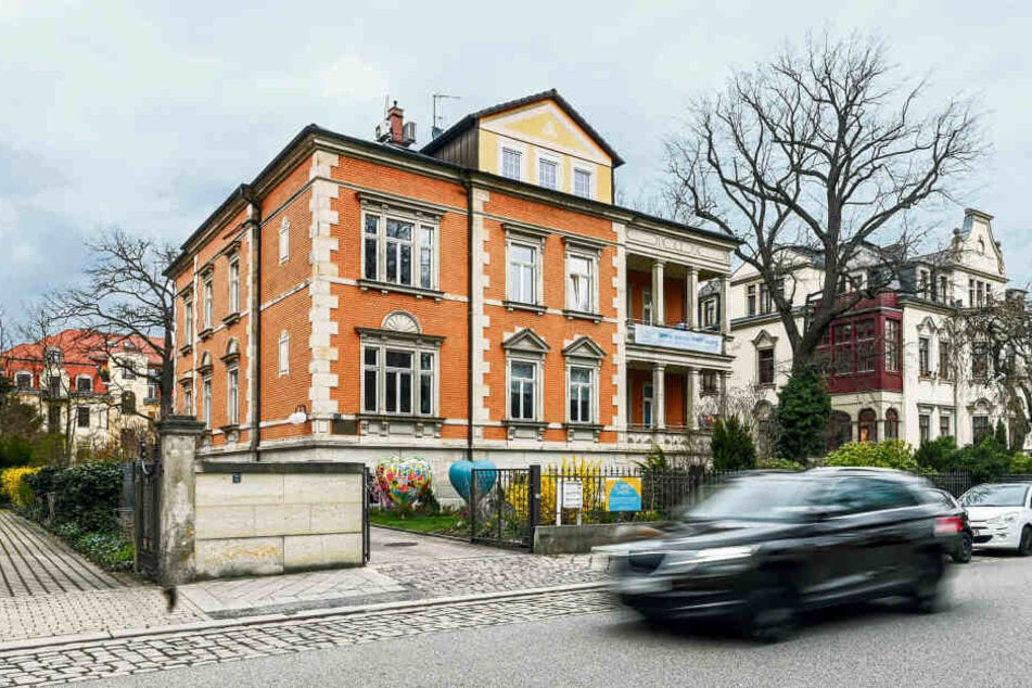 Die "Villa Sonnenstrahl" an der Goetheallee. Statt für krebskranke Kinder soll Thomas M. für sich selbst Spenden gesammelt haben.