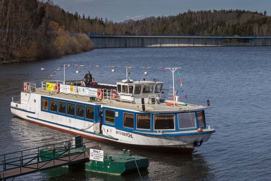 Auf der Talsperre Pöhl stechen wieder zwei Fahrgastschiffe zu Rundfahrten in See.