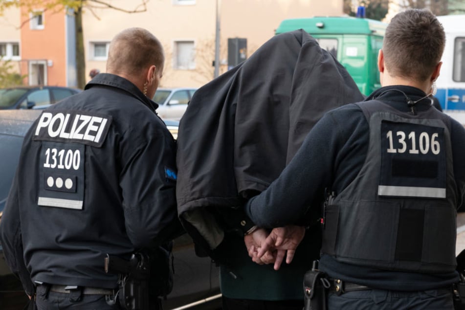 Polizei und Verfassungsschutz haben bei der Festnahme eines mutmaßlichen Terrormiliz-Unterstützers in Hamburg zusammengearbeitet (Symbolbild).