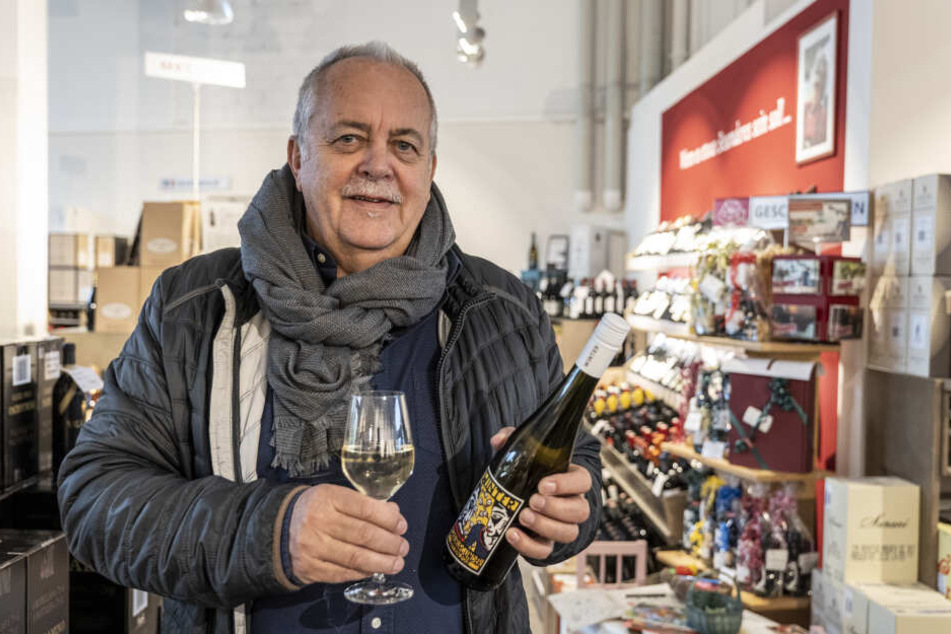 Grafiker und Weinliebhaber Klaus Süß (68) gestaltete das Etikett - und machte diesen Grauburgunder zum Renner.