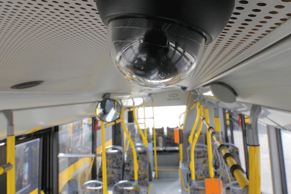 DVB-Vorstand Lars Seiffert setzt auf Videoüberwachung in Bus und Bahn.