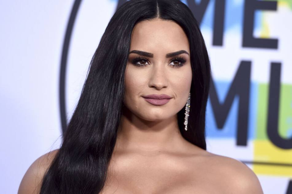 Demi Lovato (26).