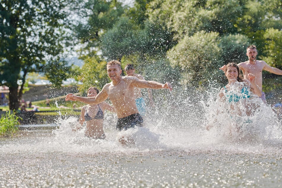 Im Wochenverlauf ist ein Besuch am See oder im Freibad wettertechnisch wieder machbar.