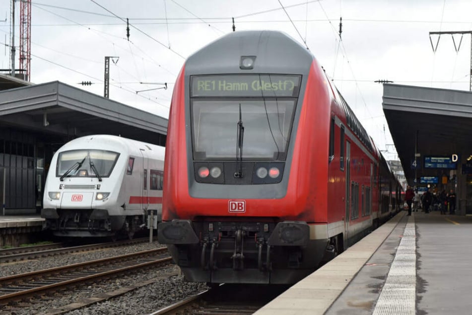 Der RE1 wird zwischen Dortmund und Duisburg umgeleitet. (Symbolbild)