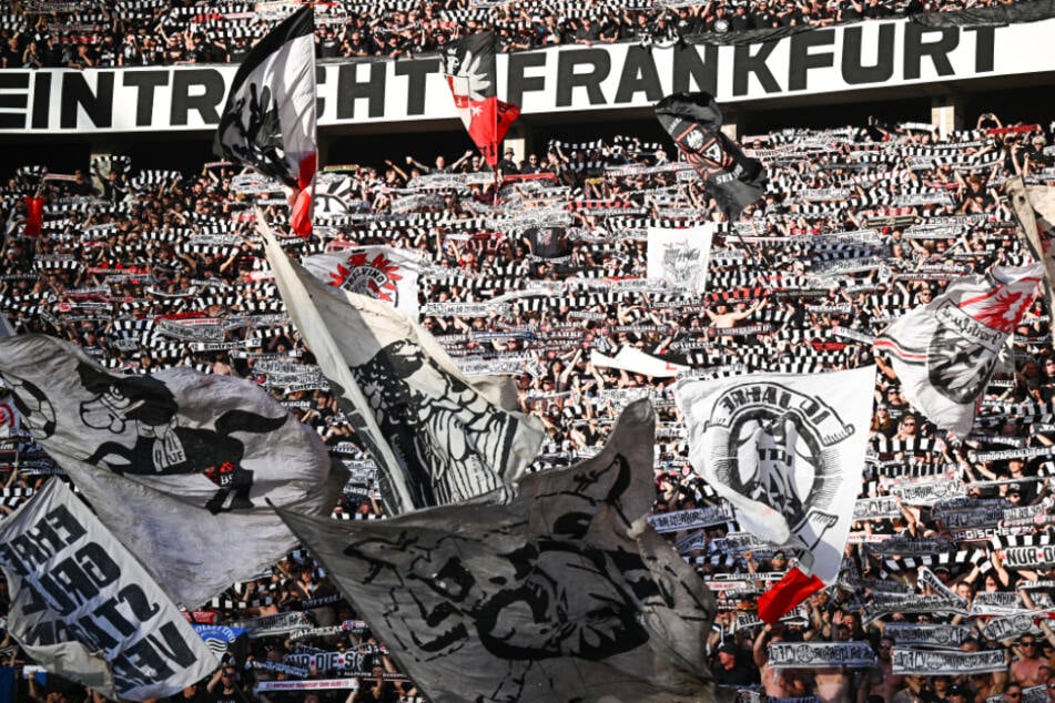 Das Hessen-Derby zwischen Eintracht Frankfurt und dem SV Darmstadt 98 im Deutsche-Bank-Park ist restlos ausverkauft. Man erwartet 55.000 Zuschauer.