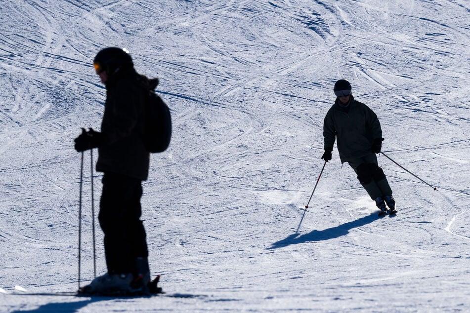 Nach einem tödlichen Unfall auf einer tschechischen Skipiste ermittelt die Polizei wegen des Verdachts der fahrlässigen Tötung. (Symbolbild)