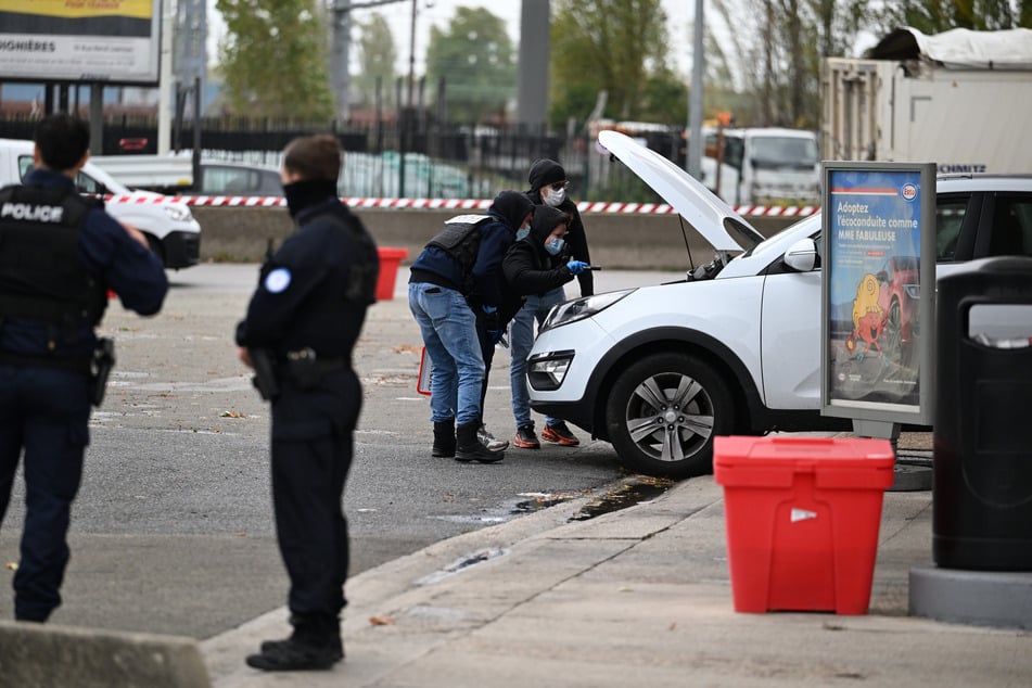 Aus einem Auto heraus feuerte der Täter in mehreren Gemeinden Schüsse ab.