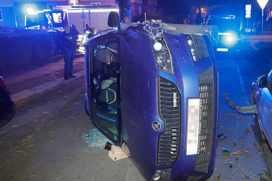 Suff-Unfall in Chemnitz: Skoda landet beim Abbiegen auf der Seite