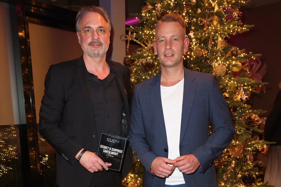 Prof. Dr. Thomas Mir (l.) und Marcus Schelbert bei der "Secret &amp; Surprise Santa Night" am Donnerstag.